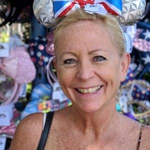 Meet your Posher, Lorraine